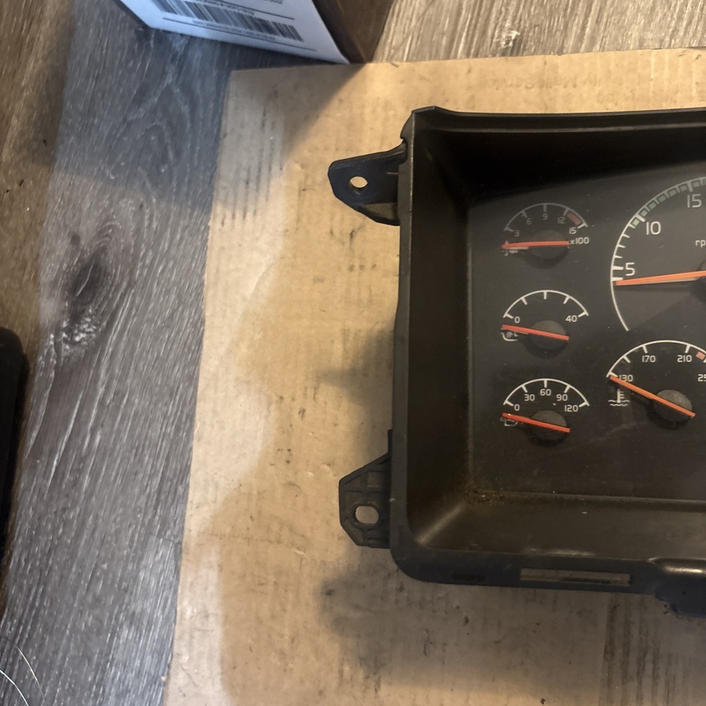 Volvo VNL Speedometer Instrument Cluster - Missing P/N