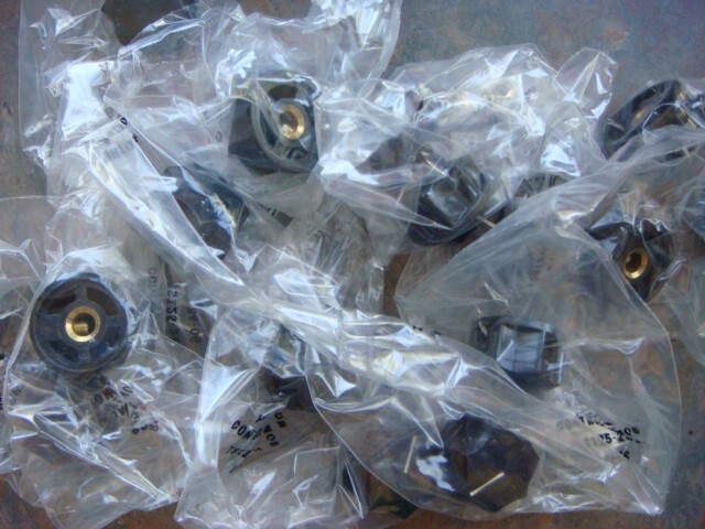 ONE Lot FIVE (5) Raytheon Pointer Knobs TS125-2WL-2 -- New & Unused