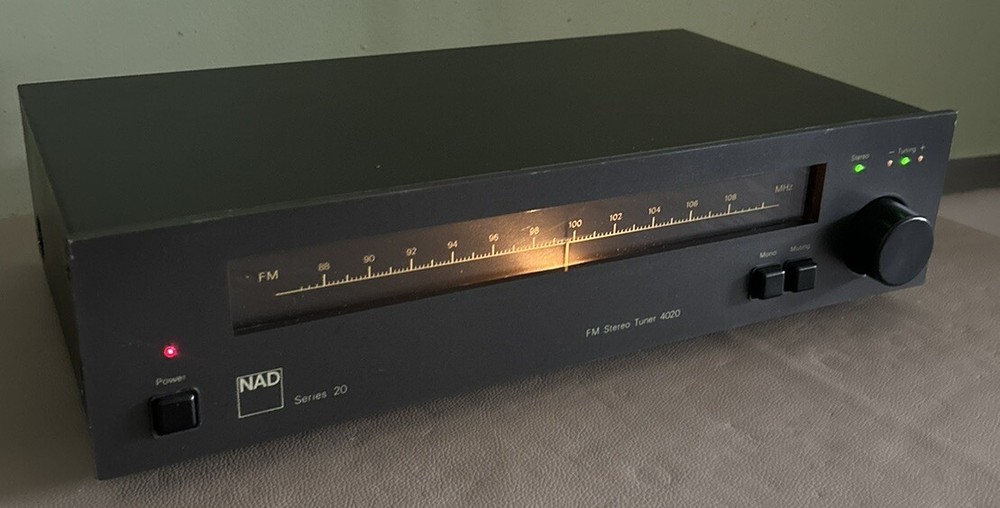 NAD 4020 STEREO TUNER
