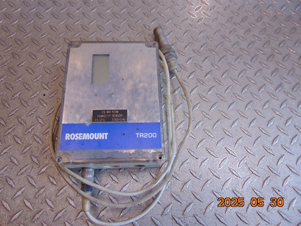 ROSEMOUNT TR-200 ANALYTICAL SENSOR TRANSMITTER missing cover screws