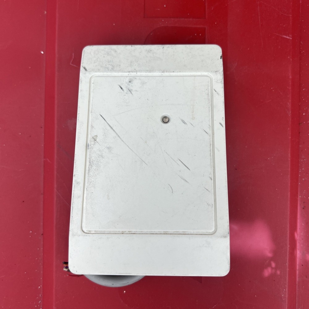 HID prox ThinLine ll Wall Switch Reader 5395CW100. White.