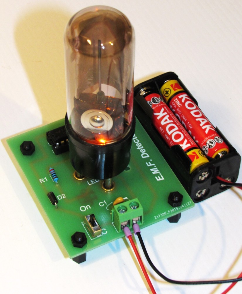 2 x Electromagnetic Radiation Detector DIY solder kit  6 Volt EMF