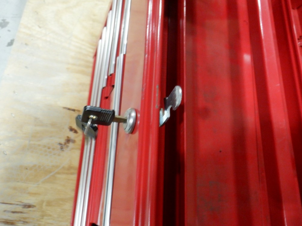 WESTWARD 10 DRAWER TOOLBOX WITH LOCK