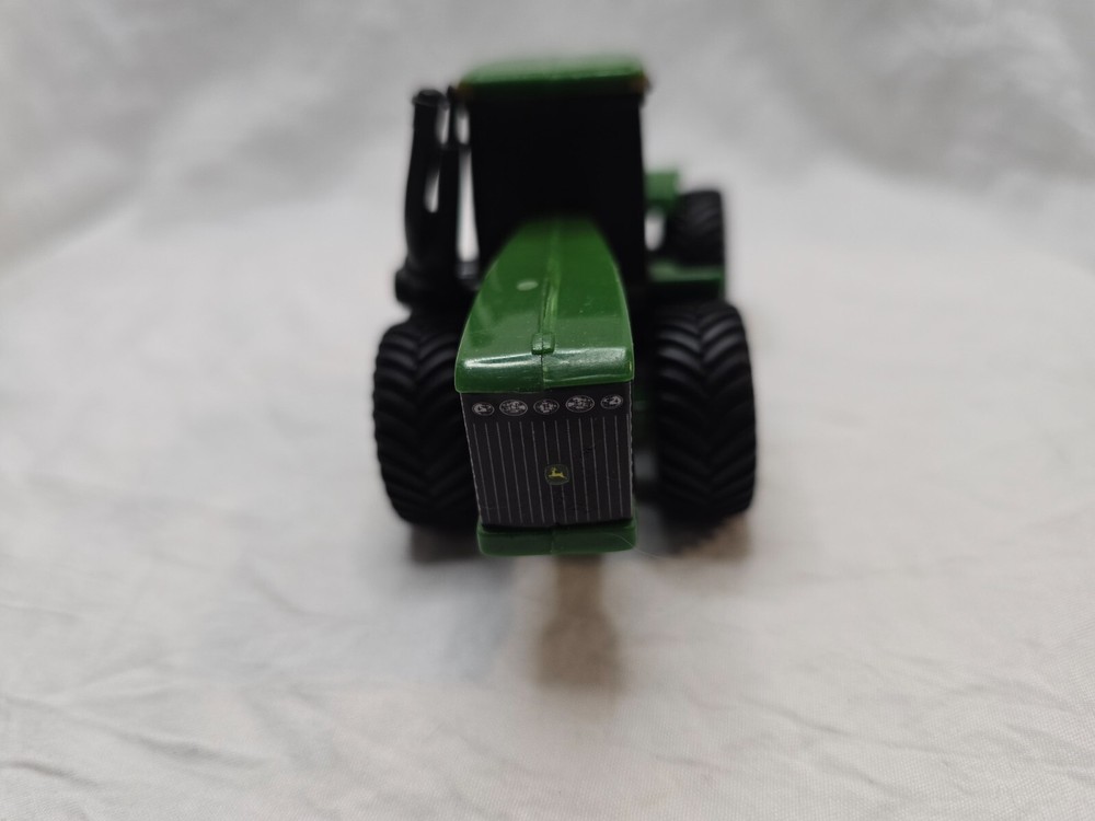 ERTL John Deere Tractor 1:64 - D0520YL01