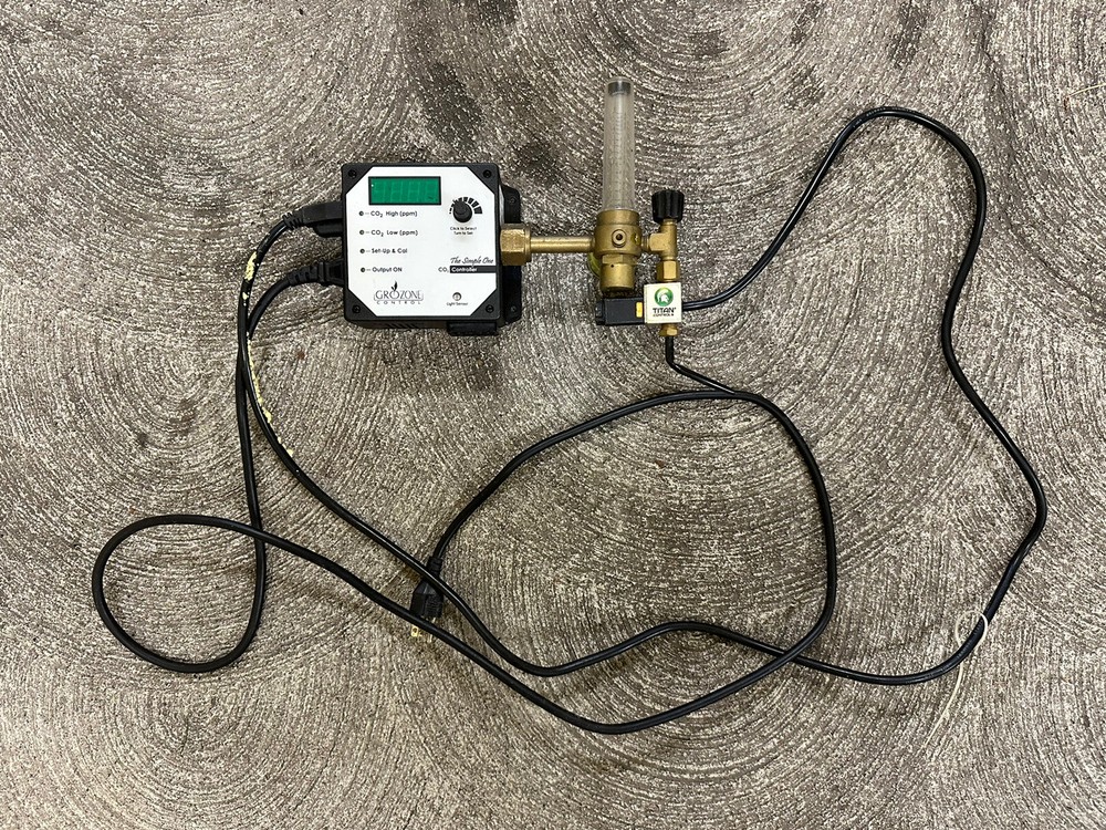 Grozone Control SCO2 CO2 Controller Simple One Series Titan Sensor 8012022 Set