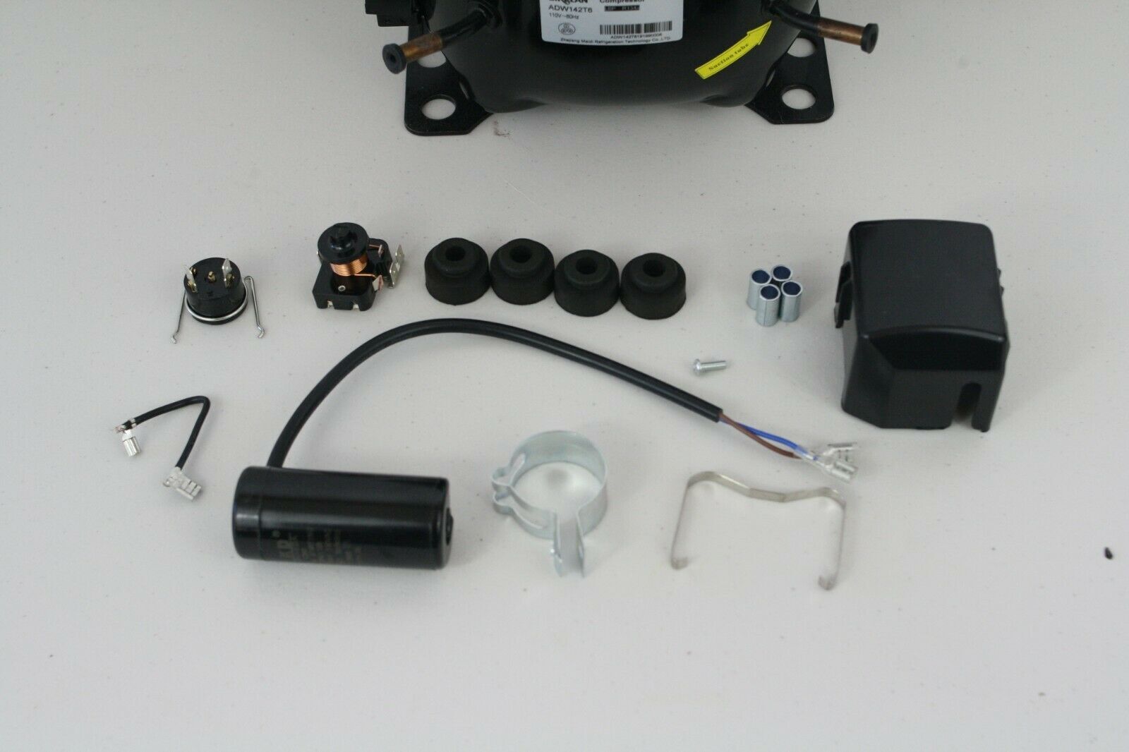 SIKELAN ADW142T6 REFRIGERATION COMPRESSOR 1/2 HP 1372BTU 110-120V R134A 50-60HZ