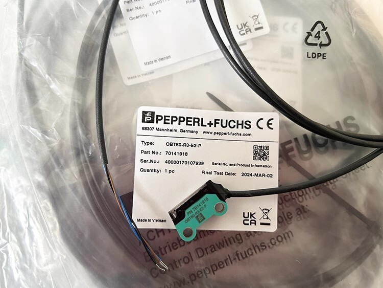 PEPPEERL+FUCHS OBT80-R3-E2-P Triangulation sensor 70141918