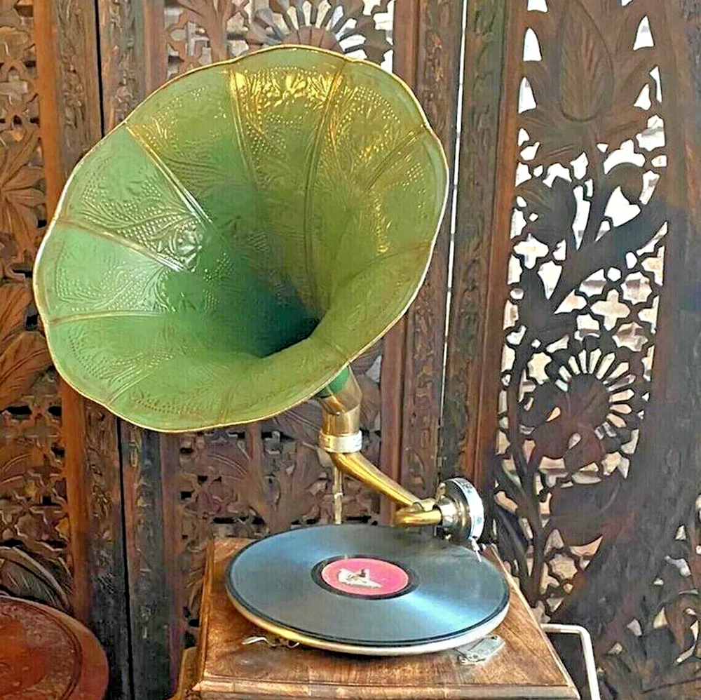 Wood Solid HMV Gramophone Fhonograpf, win-up record pl Fully Functional working