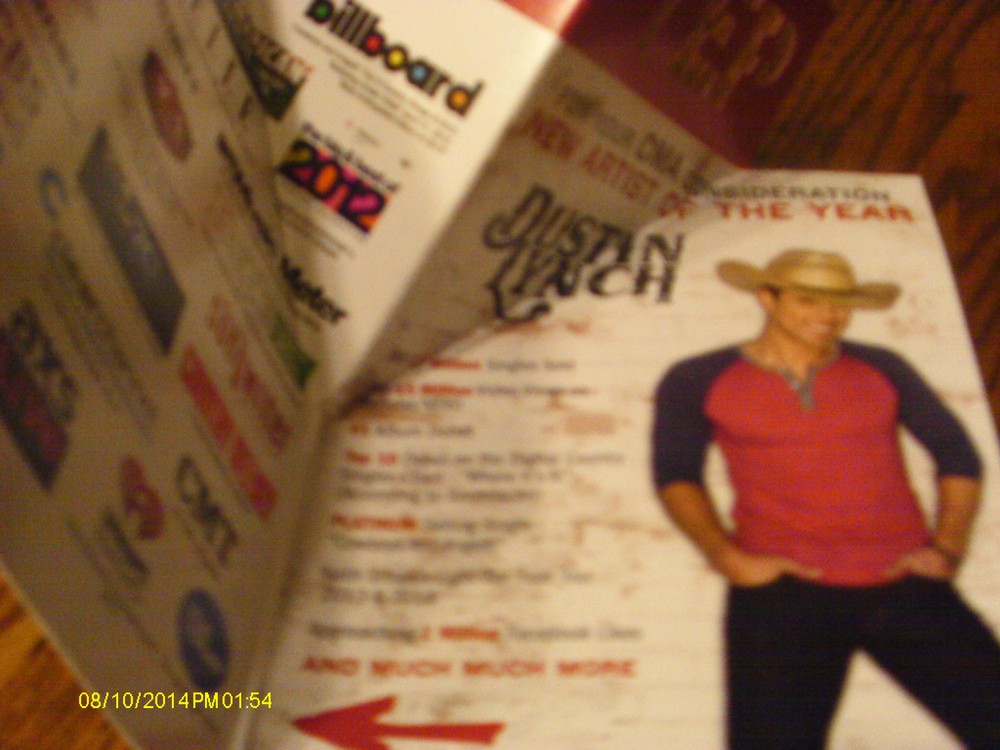 Dustin Lynch Pop Up CMA Voter Request