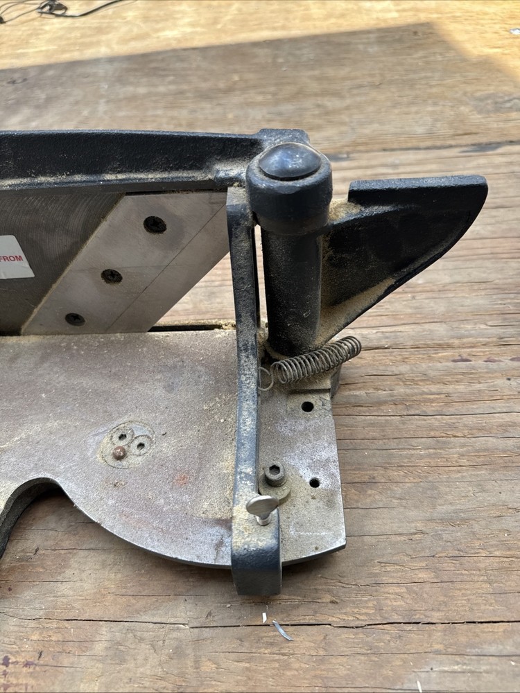 Grizzly G1690 Miter Trimmer With Handle