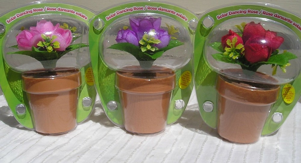 SOLAR POWERED DANCING ROSE BOUQUET / EACH ONE SOLD SEPARATELY