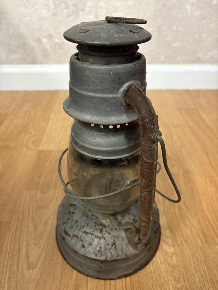 Dietz Little Wizard Lantern (missing cap)