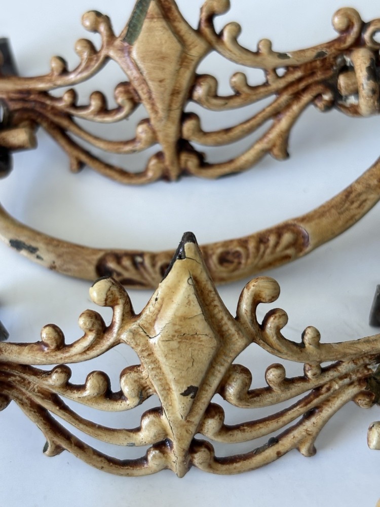 4 Antique/Vintage Hardware Drawer Pulls 2 Knobs Painted Metal Brass Rustic