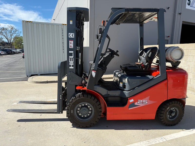 2022 Heli CPYD25-M1H 4300 lb Pneumatic Tire Forklift, ONLY 422 Hrs!