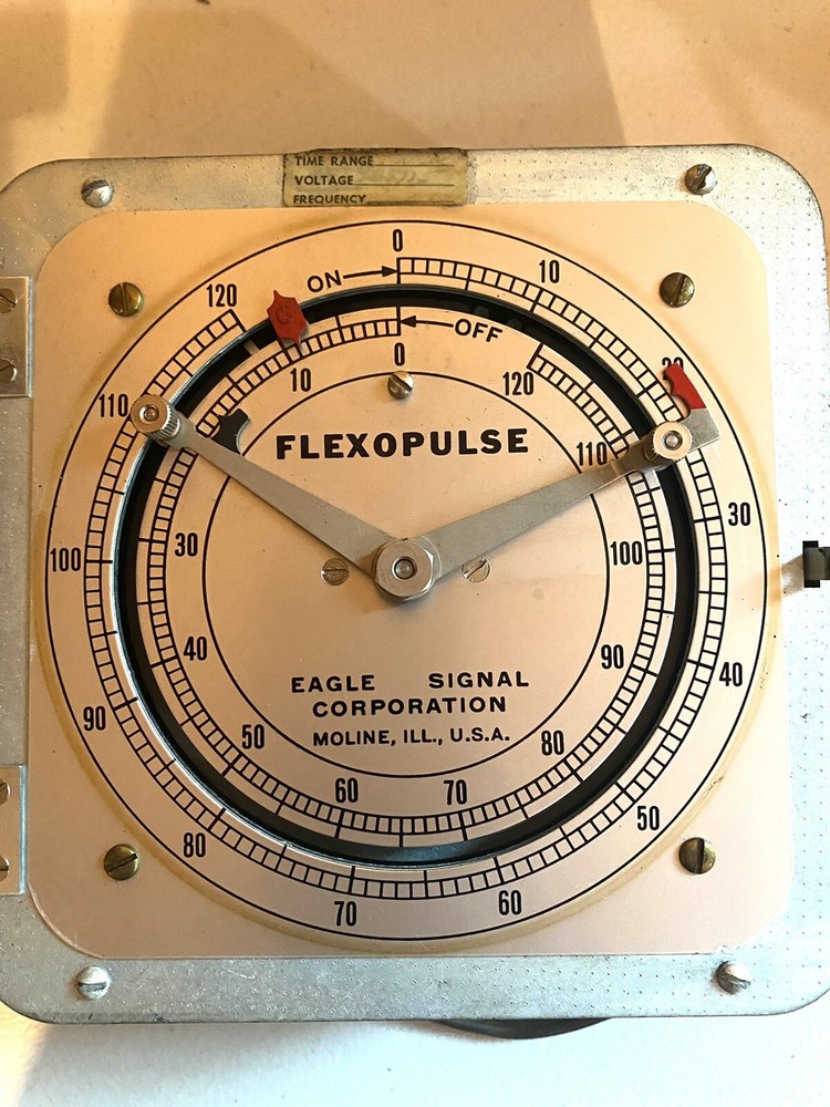 115 VOLTS EAGLE SIGNAL CORP. FLEX 0-120 PULSE TIMER 1
