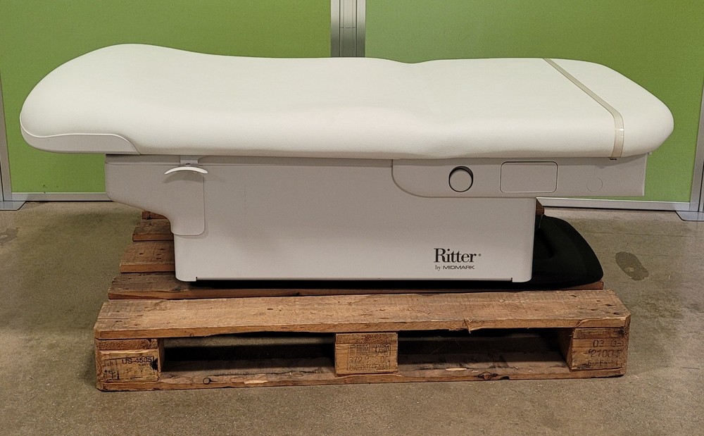 Midmark Ritter 224 Exam Table