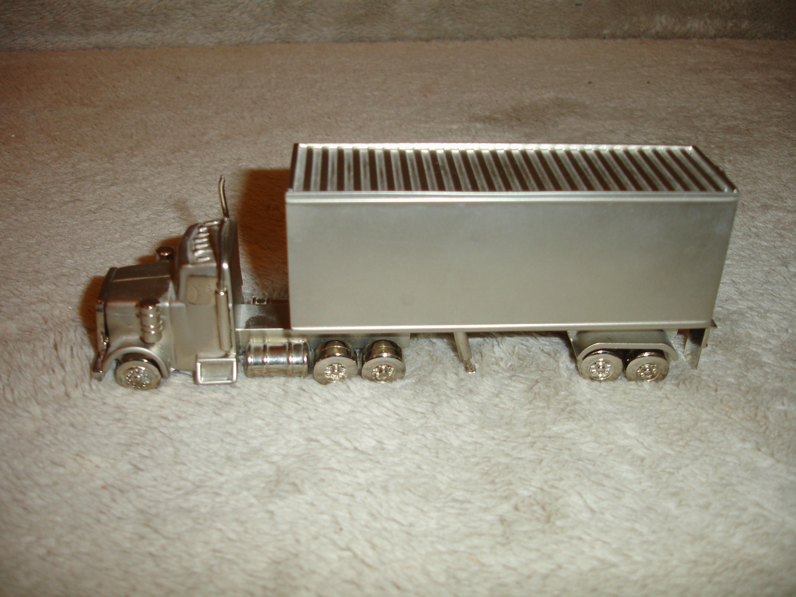 Adesa Little Rock Diecast Semi Truck 18 Wheeler Desk Clock 5.75" Silvertone