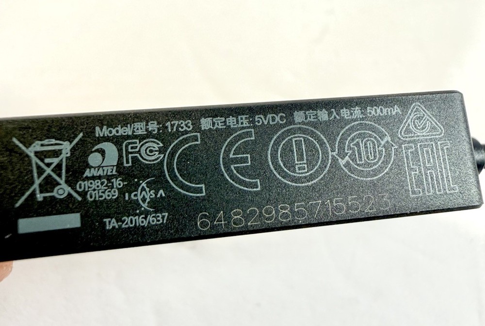 Microsoft Wireless Display Adapter v2 model 1733