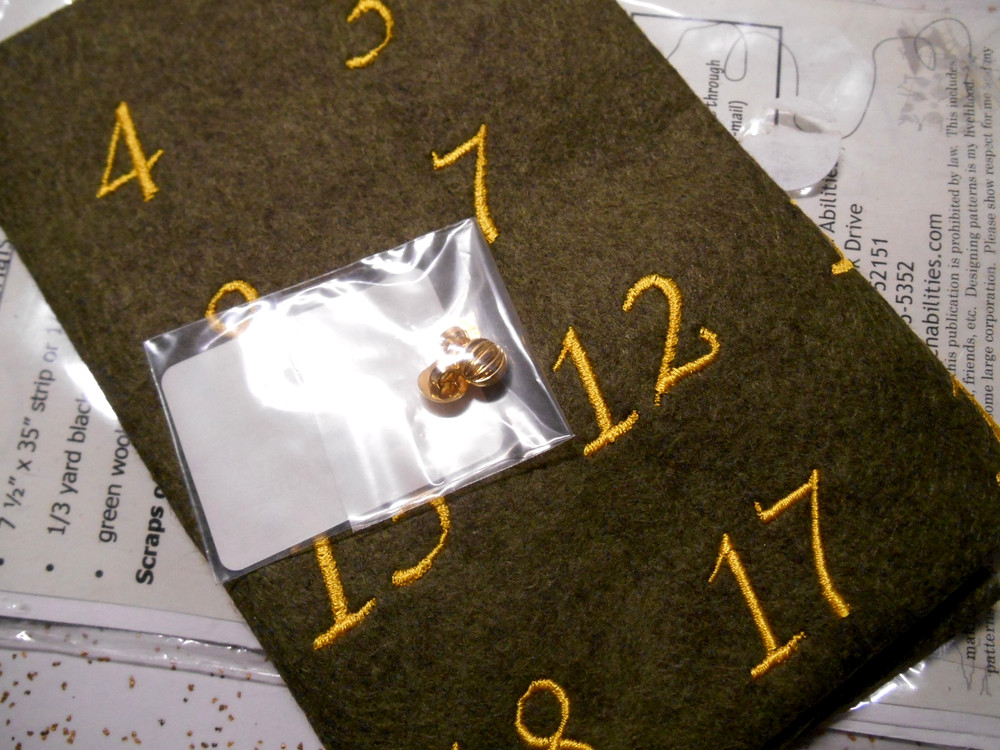 Santa Advent Calendar Quilt Pattern & Embroidered Felt Numbers - Patch Abilities
