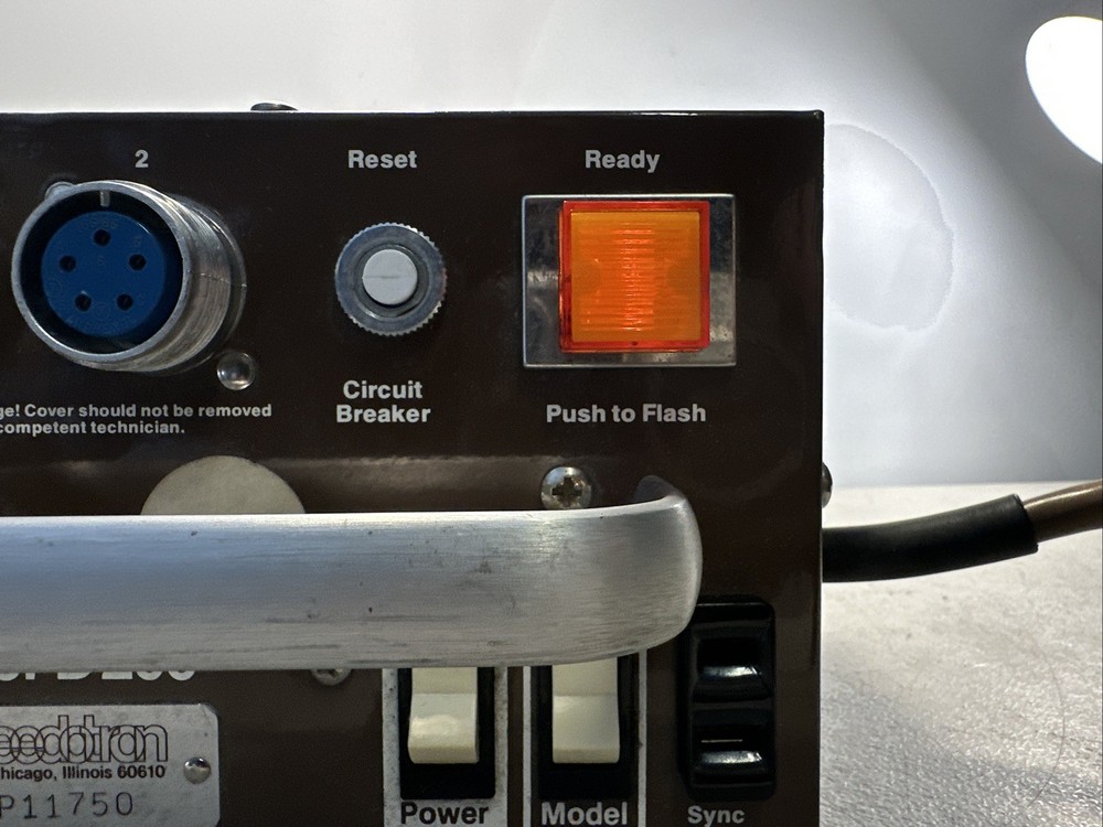 Speedotron Model D200 Power Supply Pack