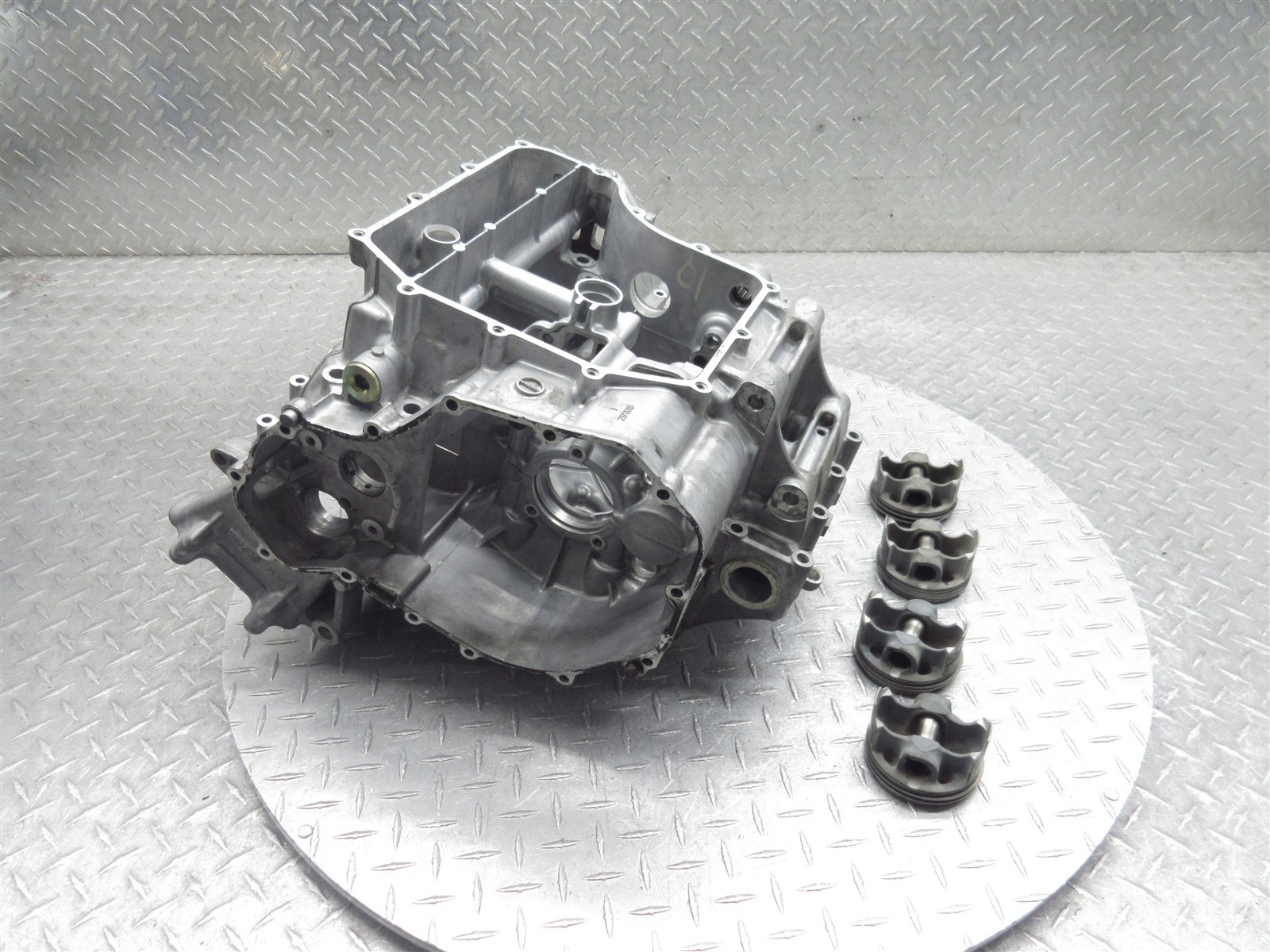 2000 00-01 Honda CBR929RR CBR 929RR CBR900RR Crankcase Case Engine Block Piston