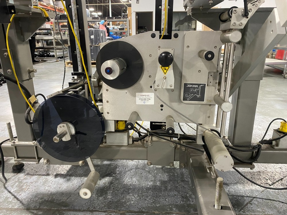 Top and bottom labeler machine