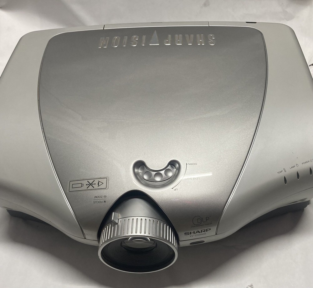 Sharp  xv-z10000 Projector Excellent Condition!
