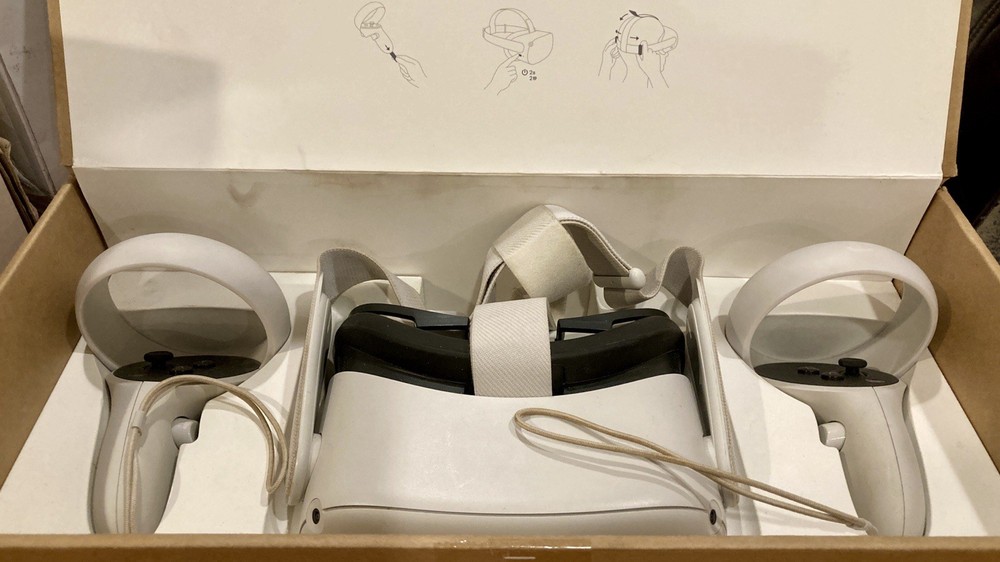 Oculus Meta Quest 2 White Virtual Reality Headset and Controller Set