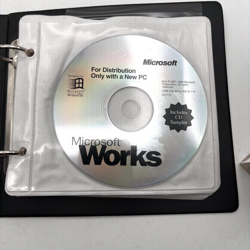 Vintage Gateway Computer Software Storage Binder CD Holder With Mixed CD’s.