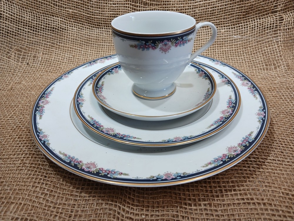 Gorham CHANTILLY 4-pc bone china place setting; NWT