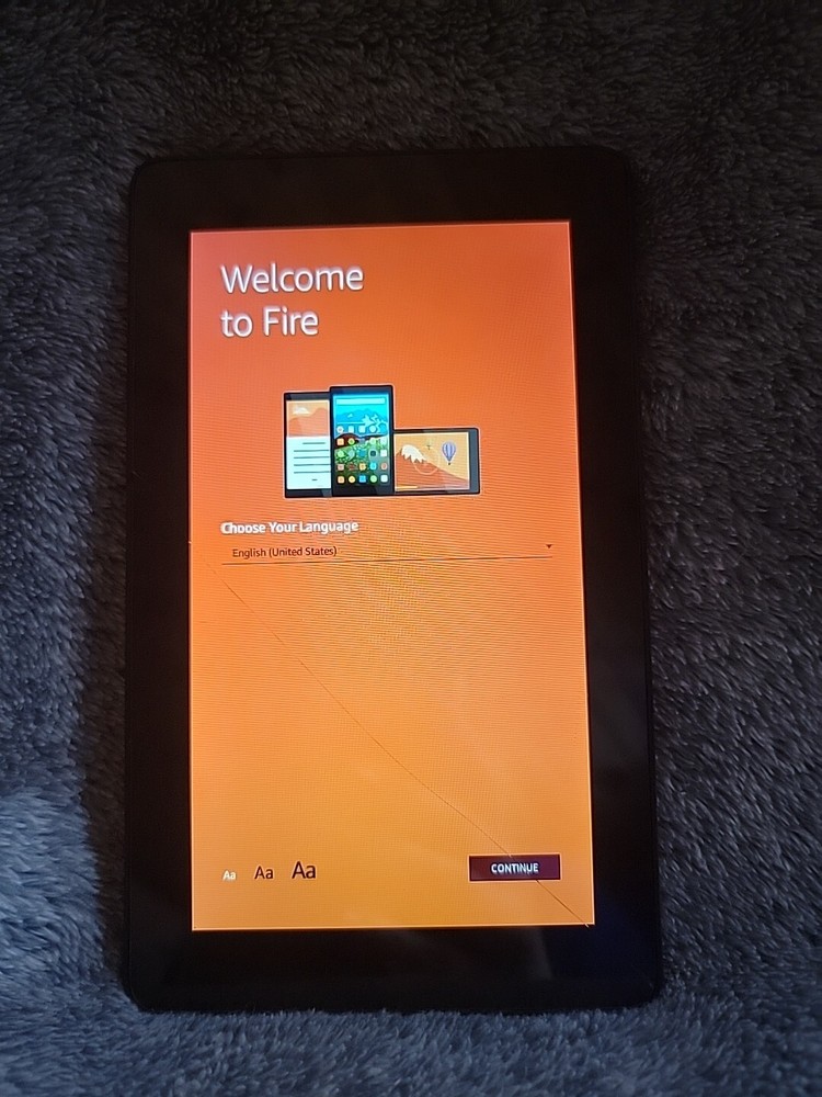 Amazon Fire (5th Generation) WORKS! 8GB, 7in Black. Cracked Screen Bundle
