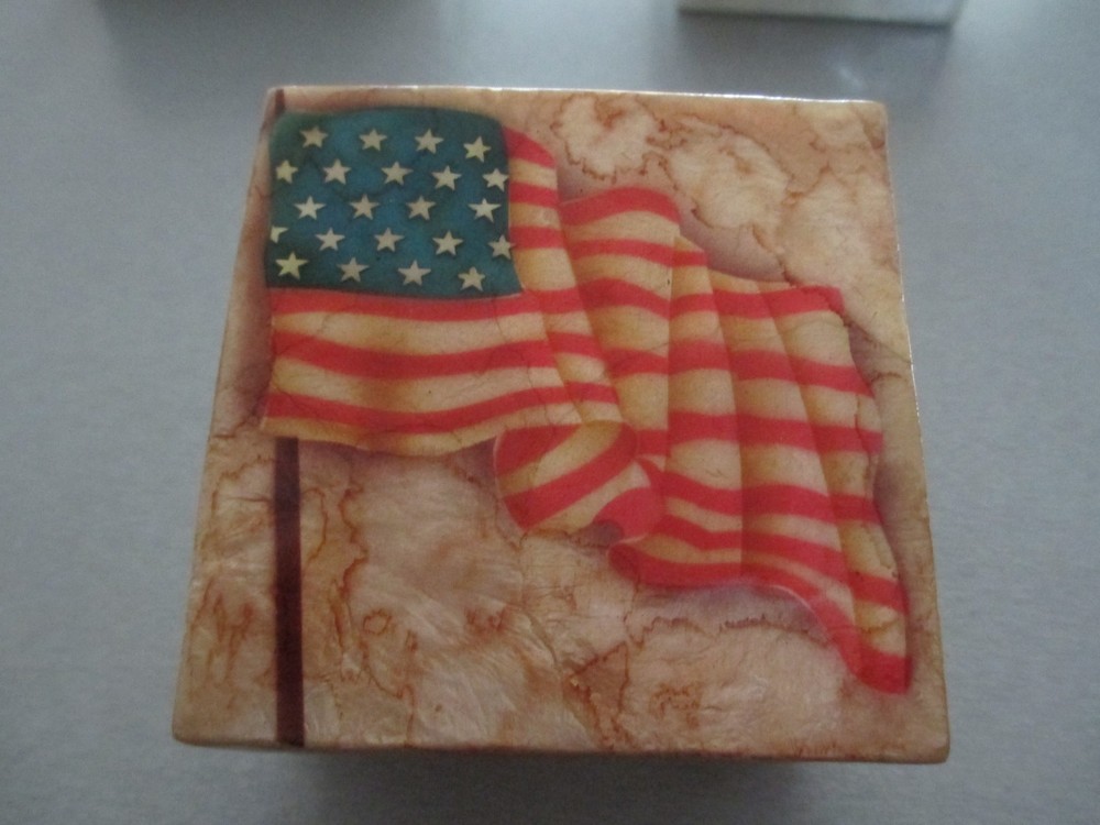 1771 *       FLAG  CAPIZ SHELL TRINKET BOX