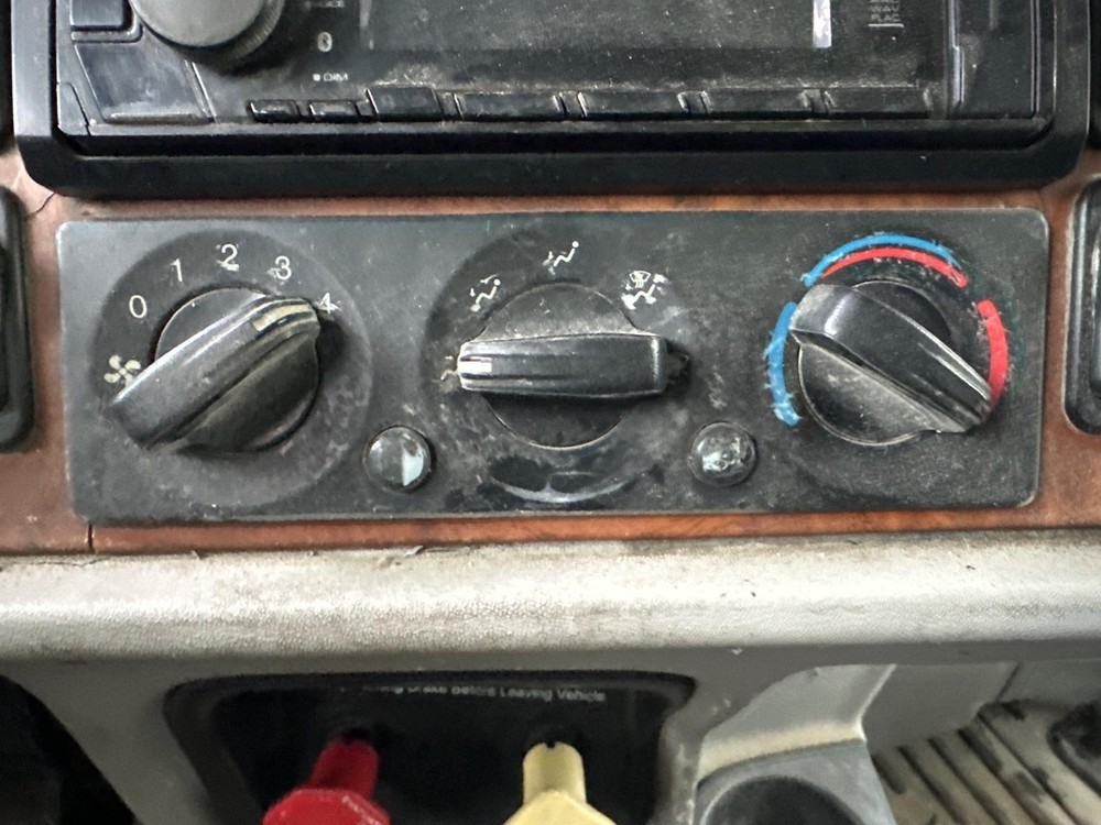 2006-2015 Peterbilt 386 Heater A/C Temperature Controls - Used