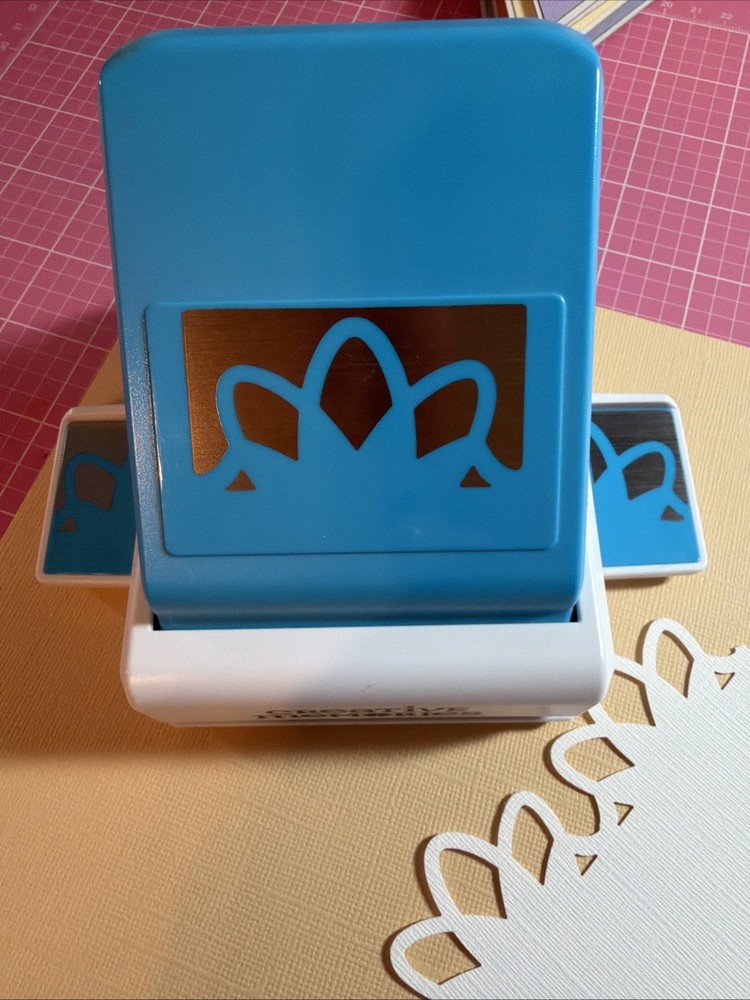 Creative Memories PETAL FRAME/BORDER Punch - MINT No Box!