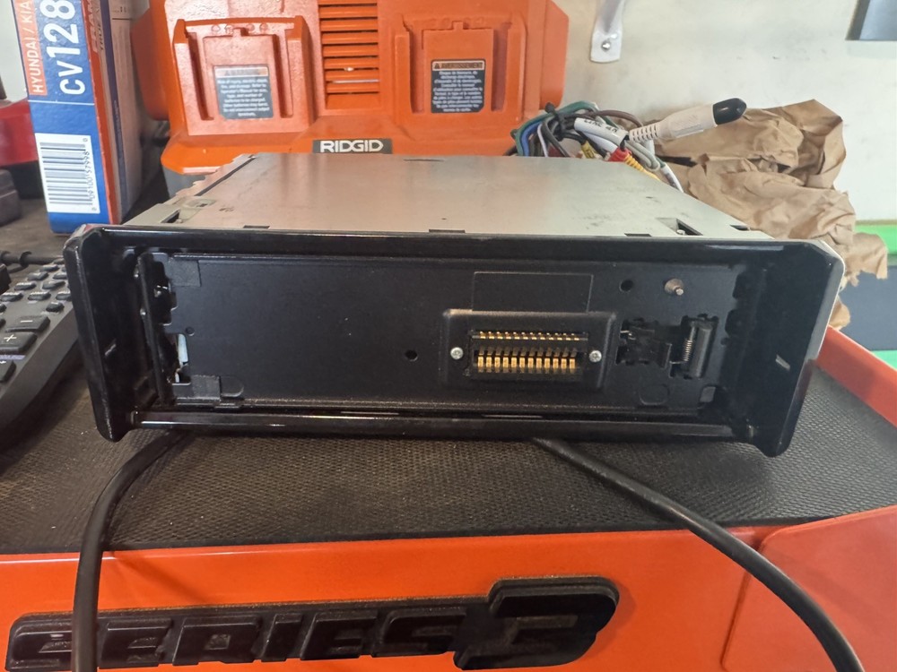 JVC KD-AVX11 radio used, read description