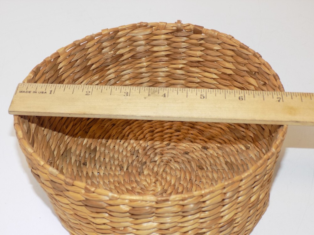 Vintage Grass Straw Basket 7" Diameter Knick Knack Fruit Container Storage