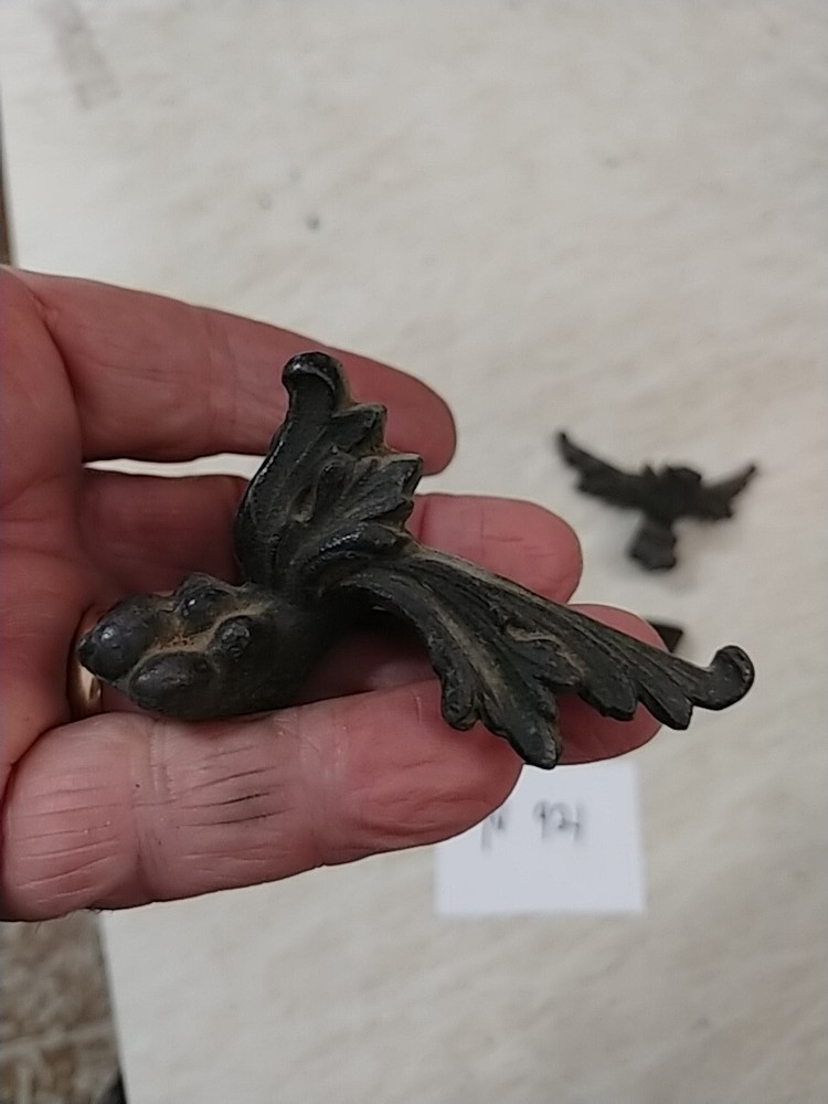 MANTLE CLOCK ORNATE FEET