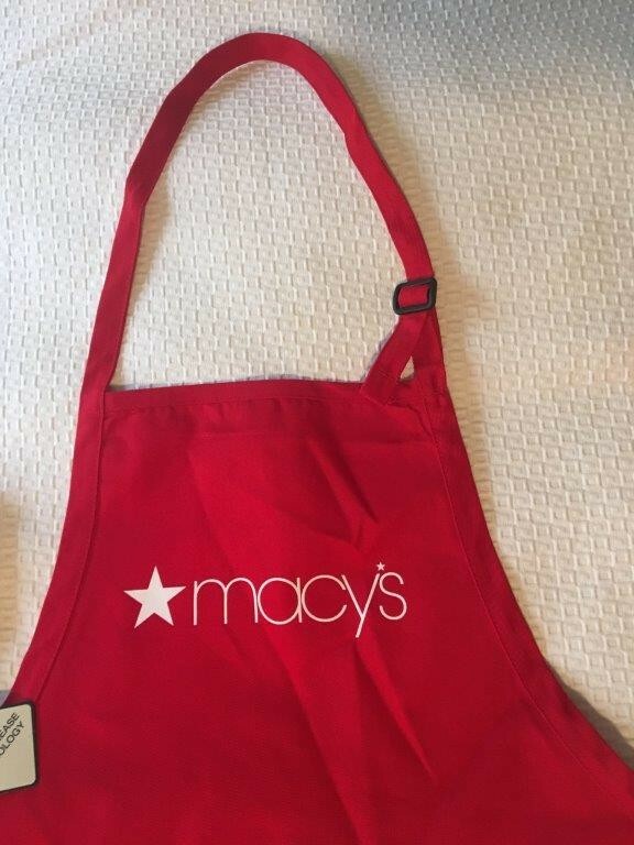 MACYS CLASSIC RED APRON WITH FRONT POCKETS [NEW]