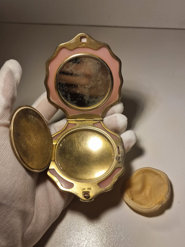 Russian powder box