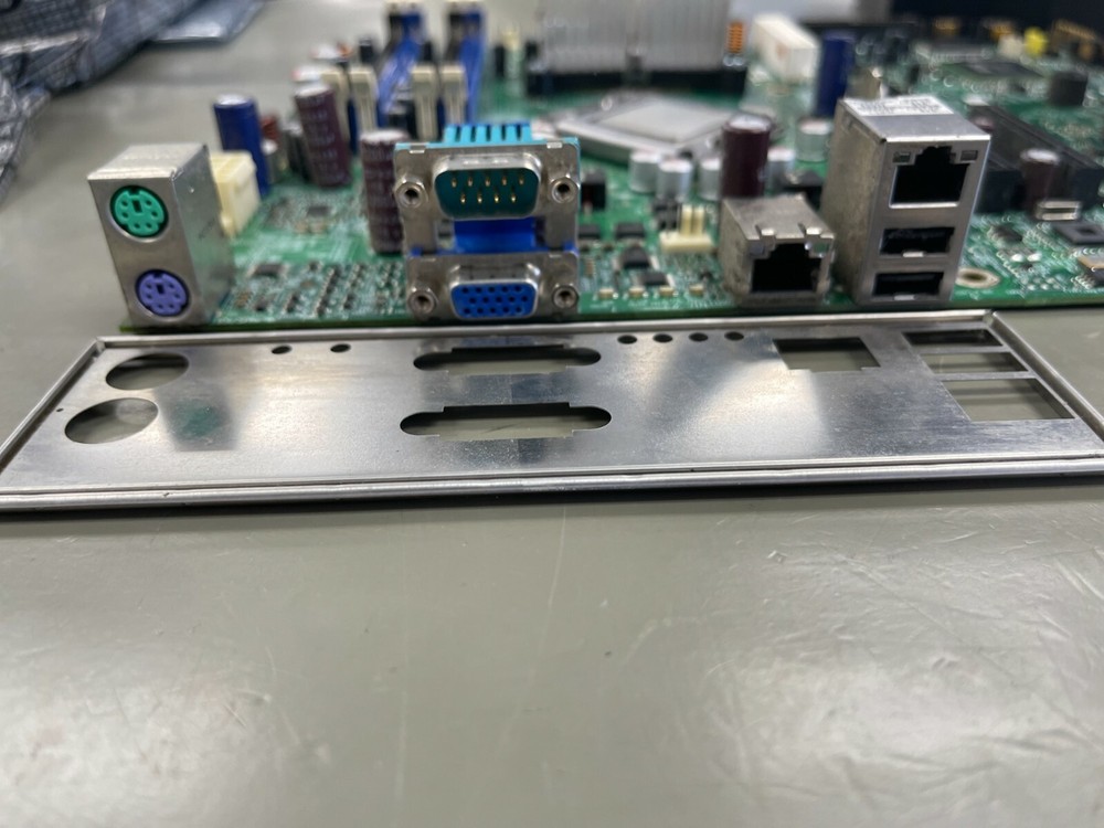 Intel S3200SH Server System Board D86139-303 w/ Intel Q9400 Dual-Core CPU