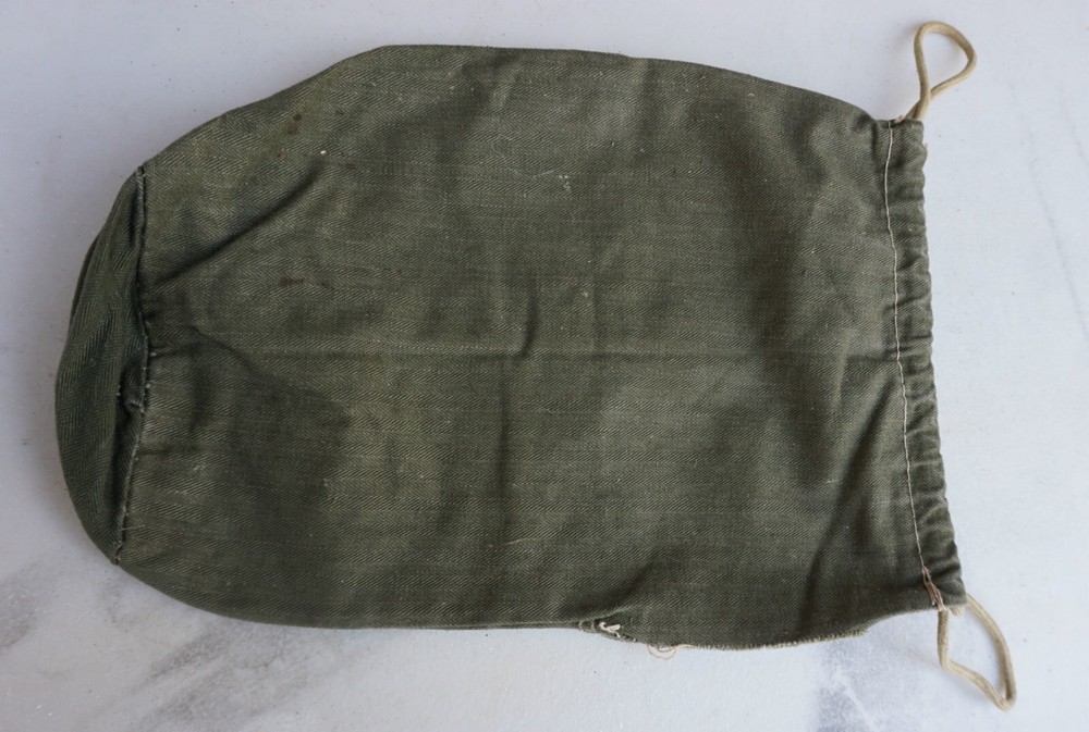 WWII theater made of herringbone twill fabric -  Personal effects bag. H1 back)