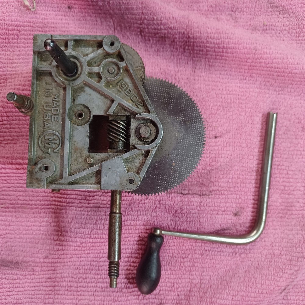 PORTABLE PHONOGRAPH MOTOR 2 SPRING***MOTOR REBUILT***