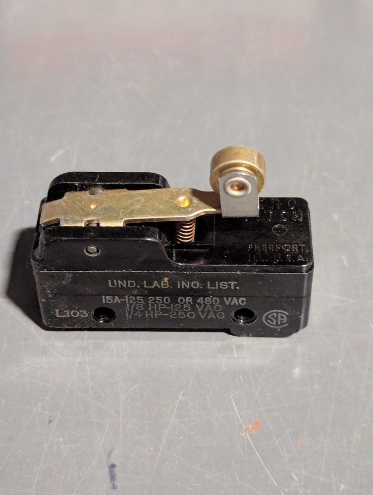 1 Micro Switch BZ-2RW822-A2 Roller Limit Switch NEW OLD STOCK