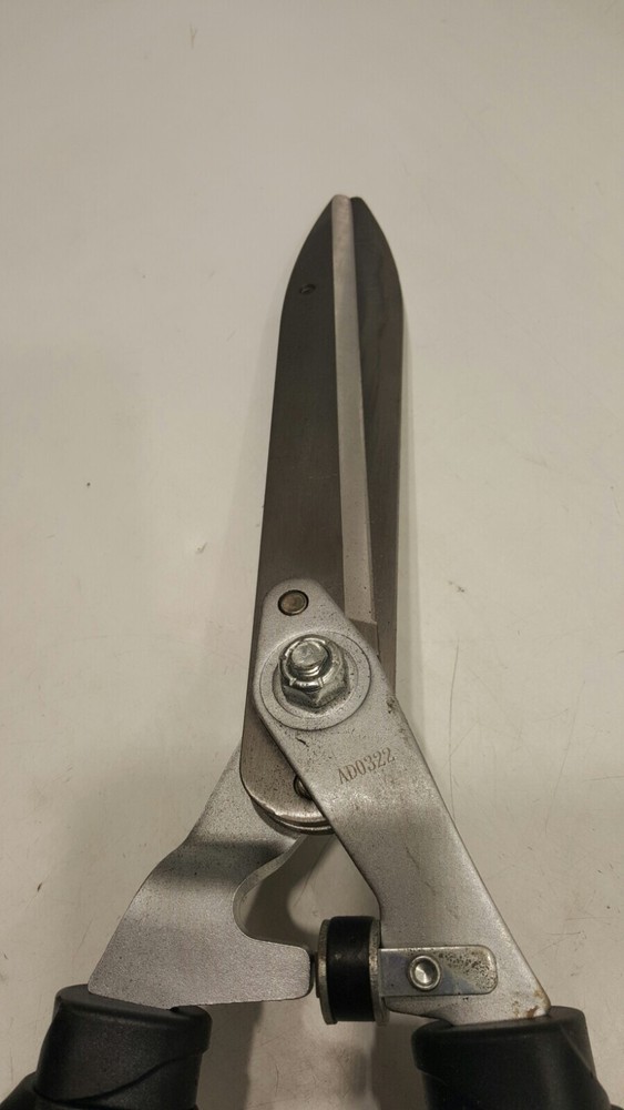 Fiskars Power-Lever 25-33" Extendable Hedge Shear, New