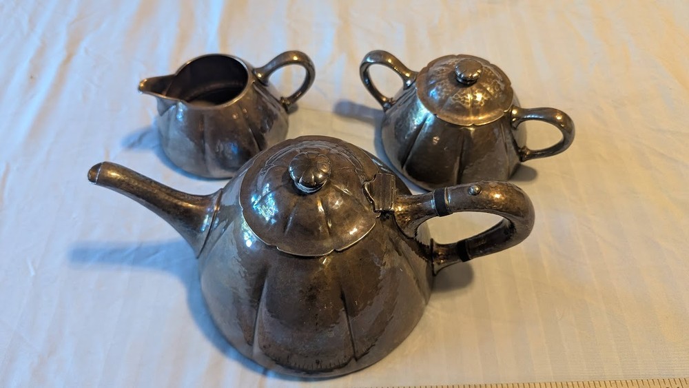 1920’s Meriden Arts and Crafts Hand Hammered Silverplate Tea Set 2402 with Tray
