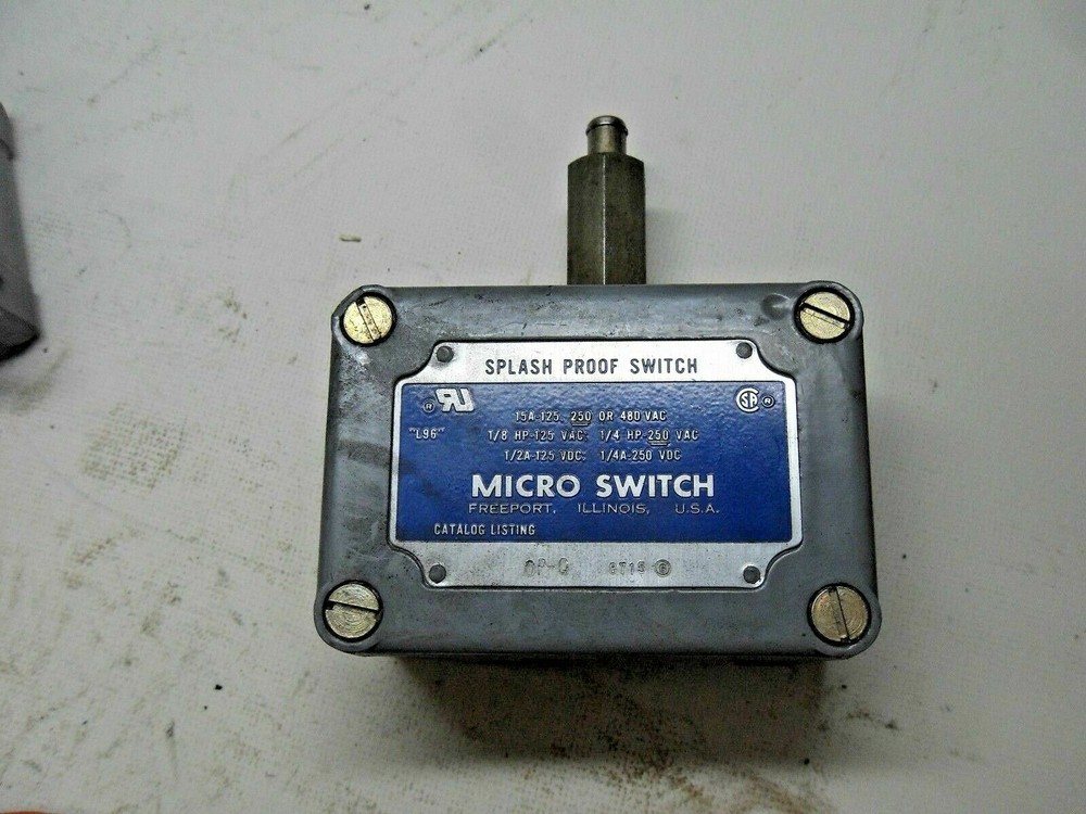 Microswitch OP-Q Enclosed Basic Switch