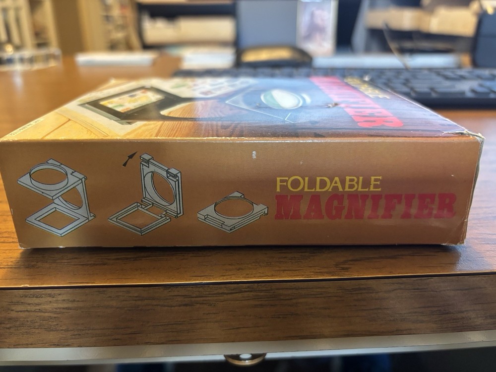 FOLDABLE Desktop Magnifier.