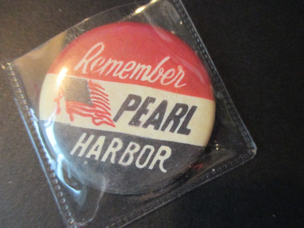 ORIGINAL WWII ANTI AXIS US HOMEFRONT REMEMBER PEARL HARBOR  1 3/4 INCH PIN