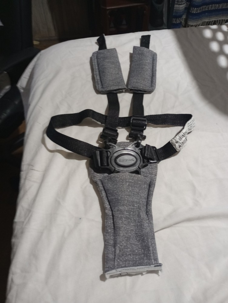 Summer 3D Pac CS Stroller....seat belt harness