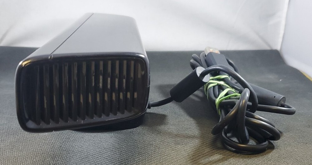 Xbox 360 Kinect Bundle: Sensor Bar, Kinectimals & Kinect Adventures, Tested #2